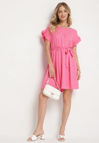Born2be - Fuksjowa Sukienka Ozdobiona Falbankami i Paskiem Izulira. Typ kołnierza: kołnierz z falbankami. Kolor: różowy. Wzór: aplikacja. Styl: elegancki #5