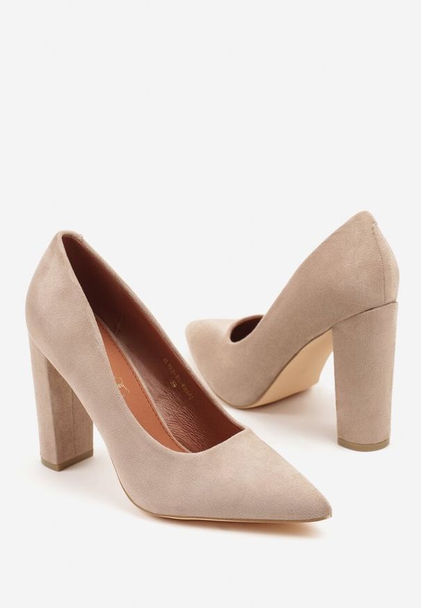 Renee - Ciemnobeżowe Klasyczne Czółenka Vices na Słupkowym Obcasie ze Skórzaną Wkładką Divira. Kolor: beżowy. Materiał: skóra. Obcas: na obcasie. Styl: klasyczny. Wysokość obcasa: średni