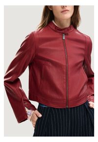 Desigual Kurtka z imitacji skóry Ariel 26SWEW09 Czerwony Regular Fit. Kolor: czerwony. Materiał: skóra #1