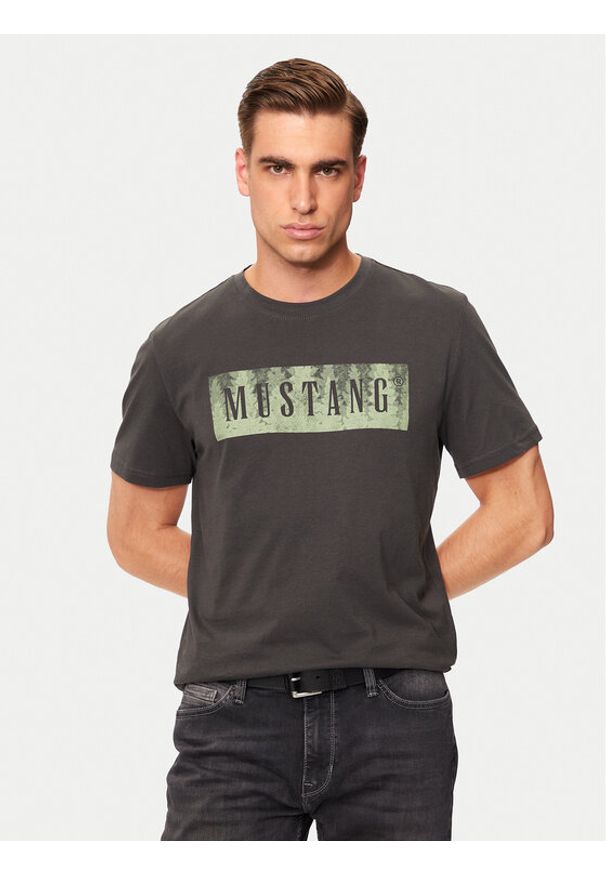 Mustang T-Shirt Austin 1015661 Szary Regular Fit. Kolor: szary. Materiał: bawełna