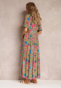 Renee - Fuksjowo-Zielona Wiskozowa Sukienka Maxi w Kwiaty z Rozkloszowanym Dołem i Falbanką Pathna. Okazja: na co dzień. Kolor: różowy. Materiał: wiskoza. Długość rękawa: krótki rękaw. Wzór: kwiaty. Styl: casual. Długość: maxi #4