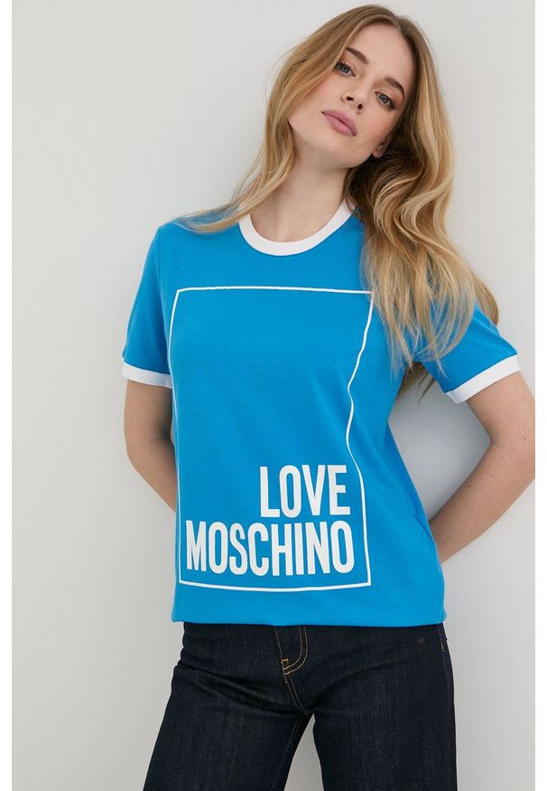 Love Moschino t-shirt bawełniany. Okazja: na co dzień. Kolor: niebieski. Materiał: bawełna. Długość rękawa: krótki rękaw. Długość: krótkie. Styl: casual