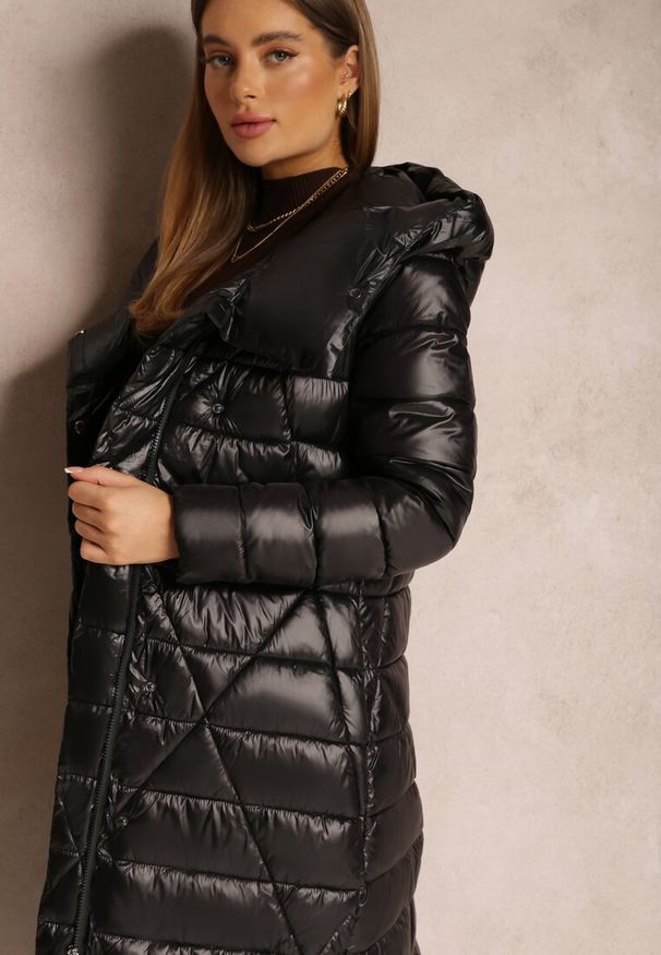 Renee - Czarna Kurtka za Kolano z Wiązanym Paskiem i Kapturem Feome. Okazja: na co dzień. Kolor: czarny. Materiał: tkanina. Styl: klasyczny, casual