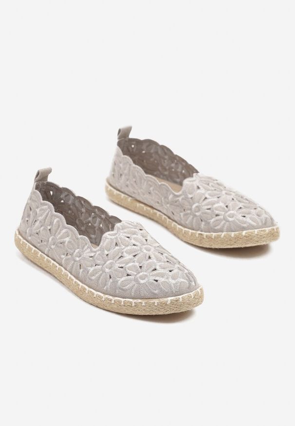 Renee - Szare Plecione Espadryle Vices z Kwiatowym Motywem z Ażurowymi Wycięciami Honavia. Okazja: na co dzień, na spacer. Kolor: szary. Materiał: jeans. Wzór: ażurowy, kwiaty. Styl: casual