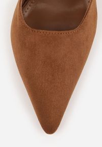 Renee - Jasnobrązowe Szpilki Slingback VICES z Imitacji Zamszu z Prostokątną Klamerką Natuma. Okazja: na co dzień, na randkę, na ślub cywilny, na wesele. Zapięcie: klamry. Kolor: brązowy. Materiał: zamsz. Obcas: na szpilce. Styl: casual, elegancki #6