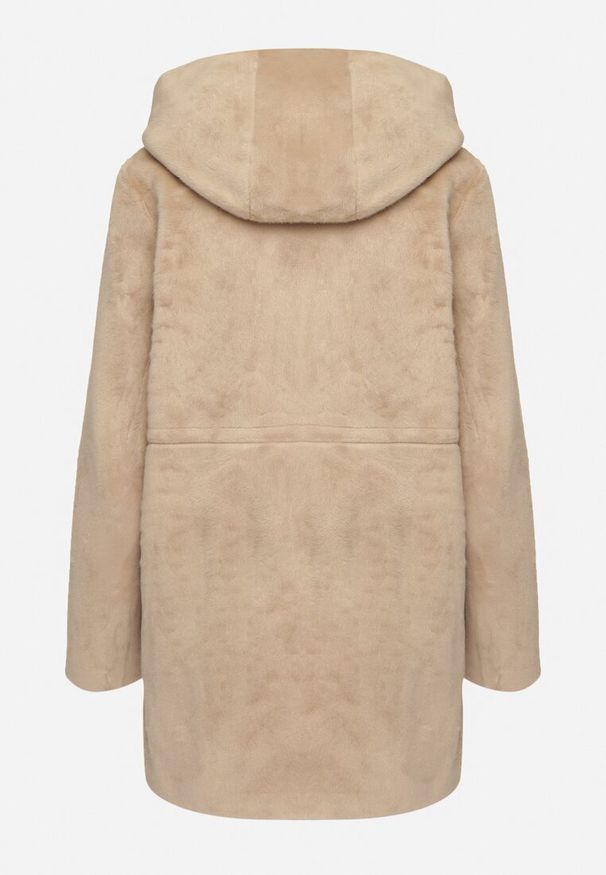 Born2be - Beżowa Kurtka ze Sztucznego Futerka z Kapturem Innalitha. Typ kołnierza: kaptur. Kolor: beżowy. Materiał: futro