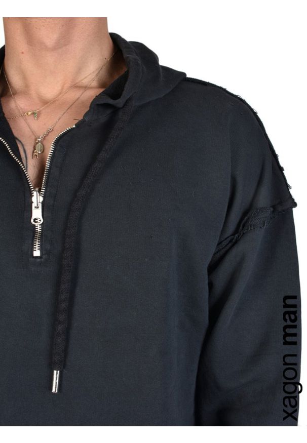 Xagon Man Bluza | P2108 1J 21005 | Mężczyzna | Czarny. Okazja: na co dzień. Typ kołnierza: kaptur. Kolor: czarny. Materiał: bawełna. Wzór: aplikacja. Styl: casual