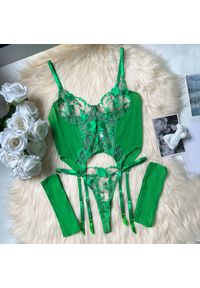 Intica - Komplet bielizny z kwiatowym haftem na romantyczne wieczory Gayane. Kolor: zielony. Materiał: materiał. Wzór: kwiaty, haft