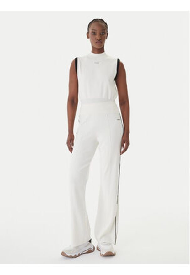 Guess Sweter 181078 Beżowy Classic Fit. Kolor: beżowy. Materiał: syntetyk