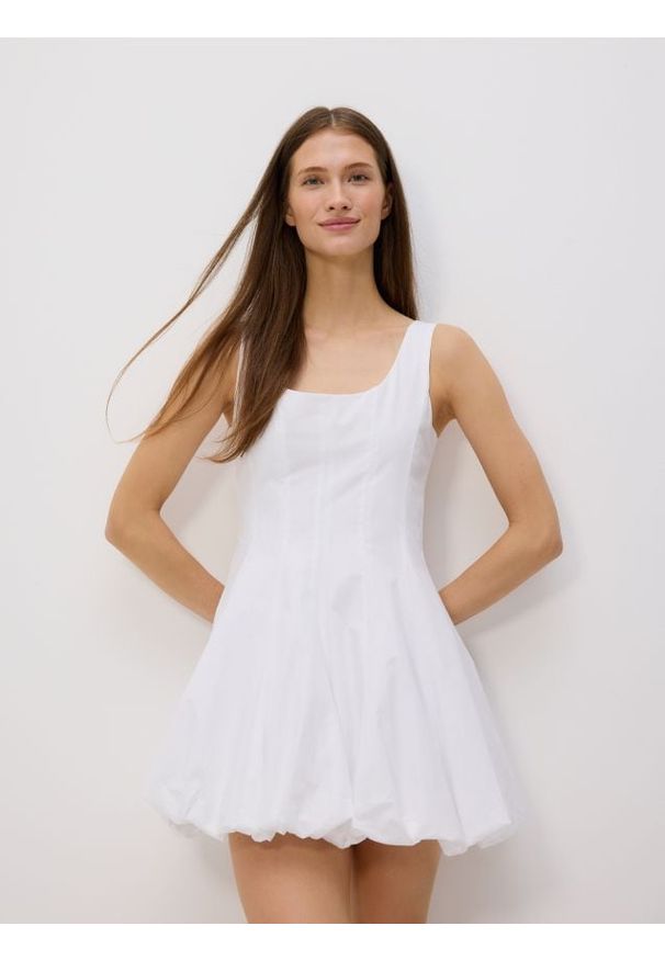 Reserved - Sukienka typu bombka - biały. Kolor: biały. Materiał: bawełna. Typ sukienki: bombki