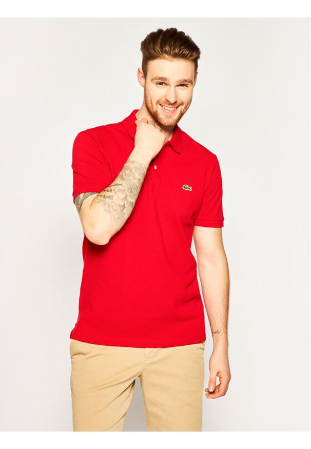 Lacoste Polo PH4012 Czerwony Slim Fit. Typ kołnierza: polo. Kolor: czerwony. Materiał: bawełna