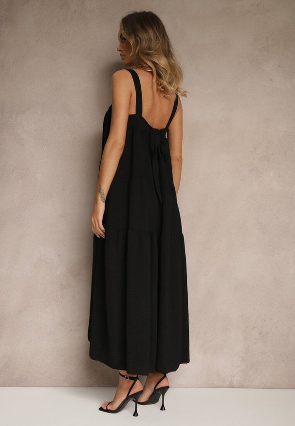 Renee - Czarna Rozkloszowana Sukienka Ozdobiona Wiązaniem na Plecach Saviande. Okazja: na imprezę. Kolor: czarny. Wzór: aplikacja. Styl: elegancki