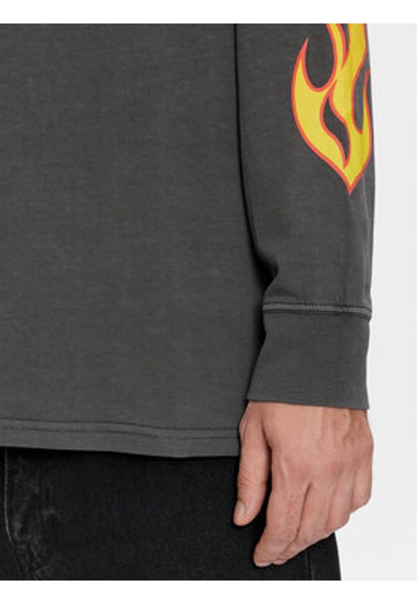 Tommy Jeans Longsleeve Burning Badge DM0DM17741 Szary Relaxed Fit. Kolor: szary. Materiał: bawełna. Długość rękawa: długi rękaw