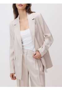 Reserved - Błyszcząca marynarka oversize - beżowy. Kolor: beżowy. Materiał: tkanina, wiskoza #1