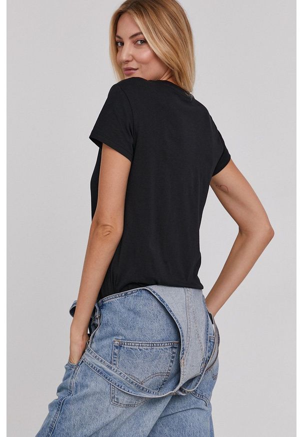 Levi's® - Levi's - T-shirt bawełniany. Okazja: na co dzień, na spotkanie biznesowe. Kolor: czarny. Materiał: bawełna. Wzór: nadruk. Styl: biznesowy, casual