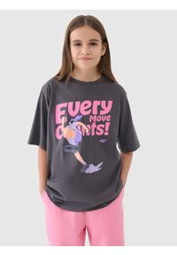 4f - 4F T-shirt oversize z nadrukiem dziewczęcy - szary 134 (8-9 lat). Okazja: na co dzień. Kolor: szary. Materiał: dzianina, jersey, bawełna. Długość rękawa: krótki rękaw. Długość: krótkie. Wzór: nadruk. Sezon: lato. Styl: sportowy, klasyczny, casual