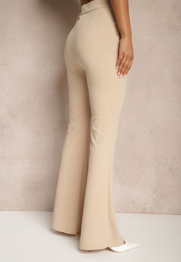 Renee - Beżowe Spodnie High Waist Dzwony z Wiskozą Blazza. Okazja: na co dzień. Stan: podwyższony. Kolor: beżowy. Materiał: wiskoza. Sezon: wiosna. Styl: casual