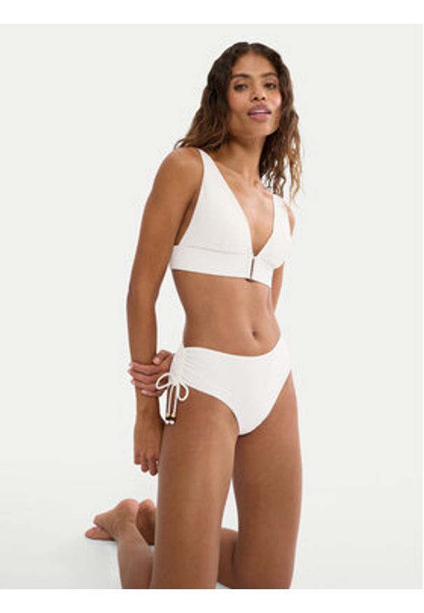 Triumph Dół od bikini Summer Dune 10226535 Beżowy. Kolor: beżowy. Materiał: syntetyk