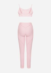 Born2be - Jasnoróżowy Komplet Sportowy z Ozdobnymi Przeszyciami Legginsy i Top na Ramiączkach Filinella. Kolor: różowy. Materiał: skóra #3