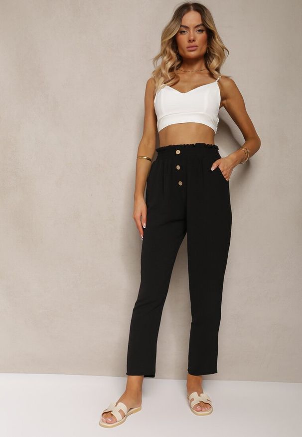 Renee - Czarne Spodnie Typu Paper Bag High Waist z Gumką w Talii Salvavia. Okazja: na co dzień. Stan: podwyższony. Kolor: czarny. Styl: casual, elegancki