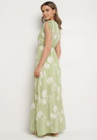 Born2be - Zielona Wiskozowa Sukienka w Hafty Lumiene. Okazja: na co dzień. Kolor: zielony. Materiał: wiskoza. Wzór: haft. Styl: elegancki, casual, klasyczny #5