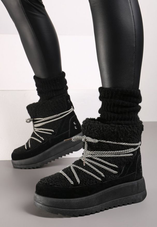 Born2be - Czarne Wsuwane Śniegowce na Grubej Podeszwie Zdobione Futerkiem i Imitacją Sznurówek Avadira. Zapięcie: bez zapięcia. Kolor: czarny. Materiał: futro. Wzór: aplikacja. Sezon: zima