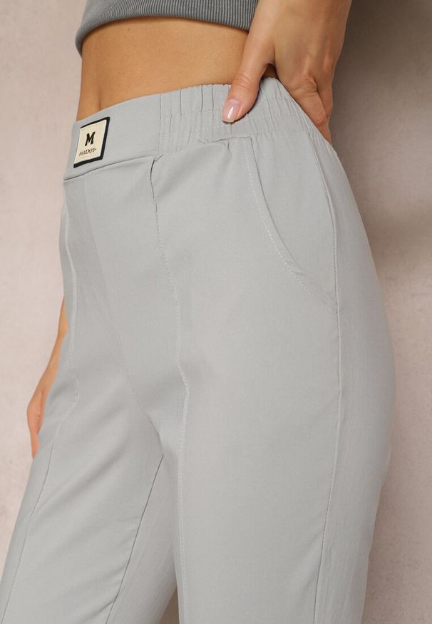 Renee - Jasnoszare Spodnie High Waist z Elastycznego Materiału Wykończone Gumką Rigadona. Stan: podwyższony. Kolor: szary. Materiał: materiał. Styl: elegancki