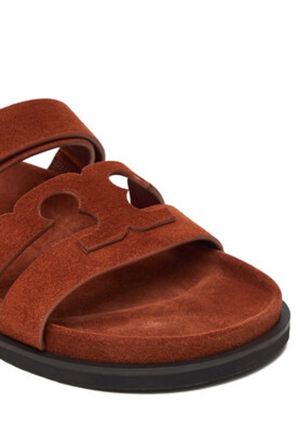 Tory Burch Klapki Ines Sport Slide 163481 Brązowy. Kolor: brązowy. Materiał: skóra, zamsz. Styl: sportowy