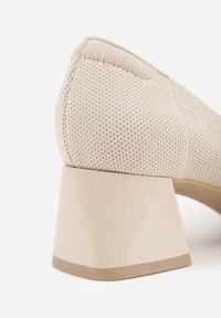 Born2be - Beżowe Dzianinowe Czółenka VICES na Niskim Słupku z Miękkim Zapiętkiem i Wkładką Soft-Step Kaleana. Okazja: na spotkanie biznesowe, na co dzień. Kolor: beżowy. Materiał: dzianina. Obcas: na słupku. Styl: elegancki, biznesowy, klasyczny, casual #2
