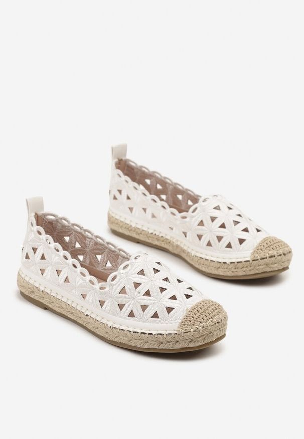 Renee - Białe Ażurowe Espadryle Ozdobione Plecionką Meranovia. Okazja: na co dzień. Kolor: biały. Wzór: aplikacja, ażurowy. Sezon: lato. Styl: casual