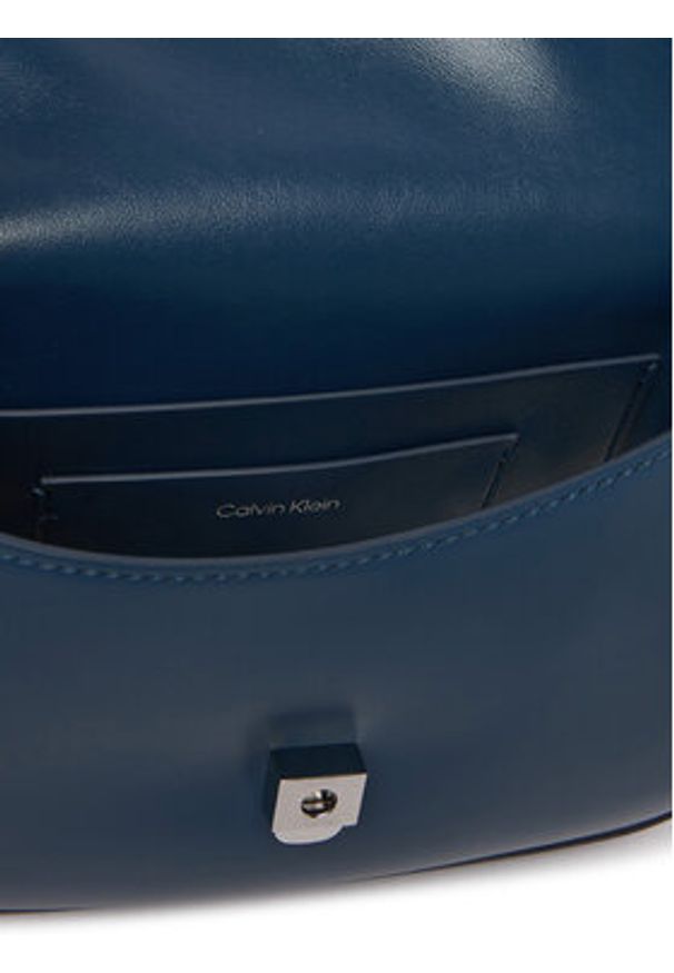 Calvin Klein Torebka Ck Flap Camera Bag LV04F3421G Granatowy. Kolor: niebieski. Materiał: skórzane