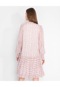 HEMISPHERE - Różowa midi sukienka z falbaną. Kolor: różowy, wielokolorowy, fioletowy. Materiał: wiskoza. Wzór: aplikacja, kwiaty, nadruk. Typ sukienki: oversize. Długość: midi #4