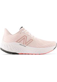 Buty damskie New Balance Fresh Foam Vongo v5 WVNGOCP5 – różowe. Okazja: na co dzień. Kolor: różowy. Szerokość cholewki: normalna. Sport: fitness