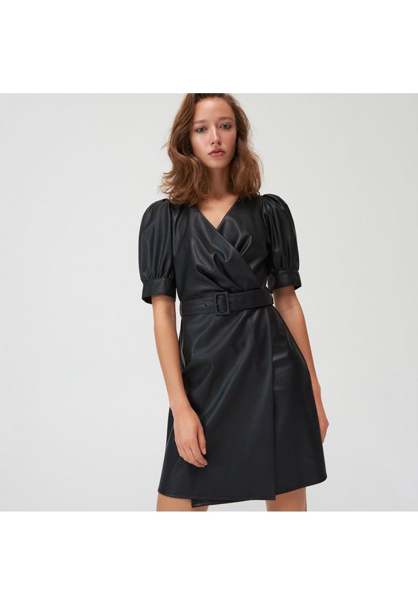Mohito - Krótka sukienka z bufiastymi rękawami - Czarny. Kolor: czarny. Długość: mini