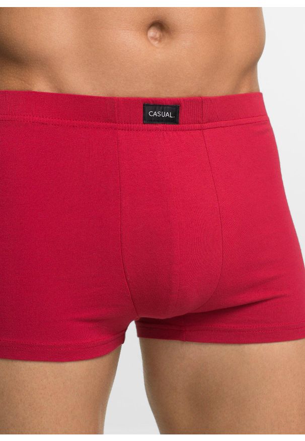 bonprix - Bawełniane bokserki, dopasowany fason (3 pary). Kolor: niebieski, czerwony. Materiał: jersey, bawełna, materiał