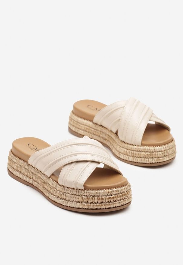 Renee - Beżowe Klapki na Platformie w Stylu Boho z Tłoczonymi Paskami Fonariel. Okazja: na co dzień. Kolor: beżowy. Materiał: jeans. Wzór: paski. Sezon: lato. Obcas: na platformie. Styl: boho