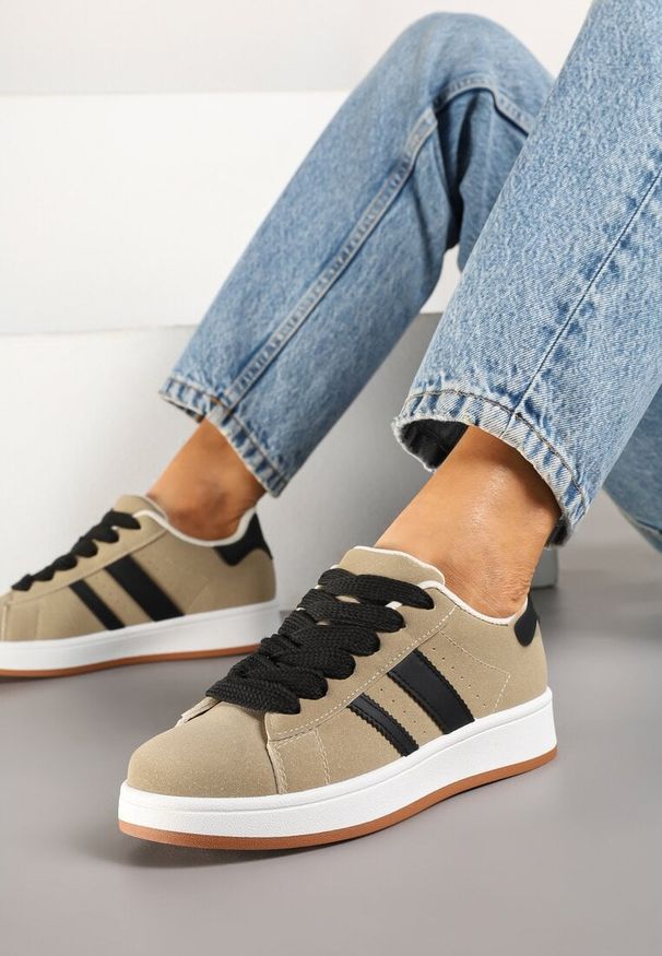 Born2be - Beżowe Sneakersy z Ozdobnymi Naszywkami z Boku Galdexis. Okazja: na co dzień, na spacer. Kolor: beżowy. Materiał: jeans. Wzór: aplikacja. Sport: turystyka piesza