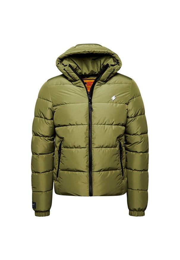 Kurtka z kapturem Superdry Sports. Typ kołnierza: kaptur. Kolor: zielony. Materiał: puch. Długość rękawa: długi rękaw. Styl: klasyczny
