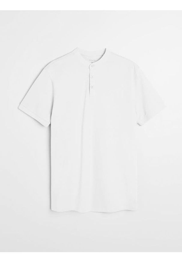 Sinsay - Bawełniane polo ze stójką - biały. Typ kołnierza: kołnierzyk stójkowy, polo. Kolor: biały. Materiał: bawełna