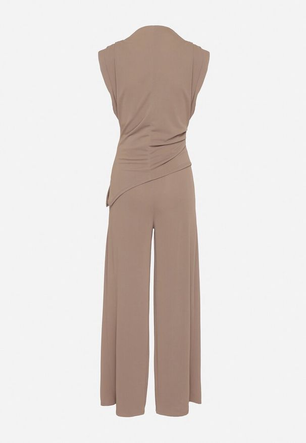 Born2be - Jasnobrązowy Komplet Bluzka z Zaznaczonymi Ramionami i Spodnie Szerokie na Gumce Divaires. Kolor: brązowy