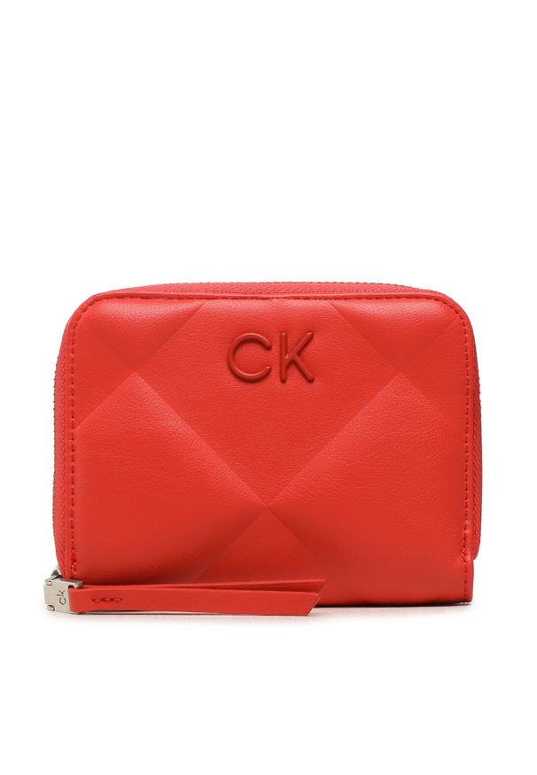 Duży Portfel Damski Calvin Klein Re-Lock Quilt Za Wallet Md K60K610785 XAD. Kolor: czerwony. Materiał: skóra