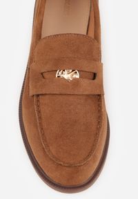 Born2be - Brązowe Mokasyny VICES z Wkładką ze Skóry Naturalnej i Metaliczną Aplikacją Nanora. Nosek buta: okrągły. Kolor: brązowy. Materiał: skóra. Wzór: aplikacja. Obcas: na obcasie. Styl: klasyczny. Wysokość obcasa: niski #4