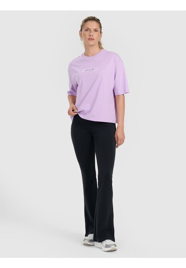 4f - 4F T-shirt oversize z nadrukiem damski - fioletowy L. Kolor: fioletowy. Wzór: nadruk