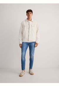 Reserved - Jeansy skinny z efektem sprania - niebieski. Kolor: niebieski