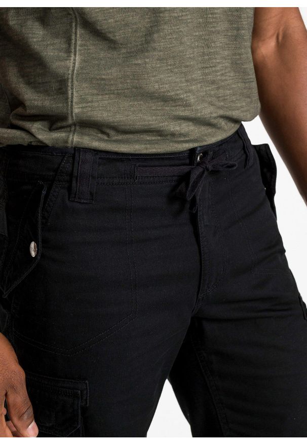 bonprix - Bermudy bojówki Regular Fit. Kolor: czarny