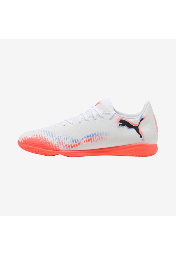 Buty piłkarskie halowe Puma Future 8 Play Futsal. Materiał: lycra, kauczuk. Szerokość cholewki: normalna. Sport: piłka nożna