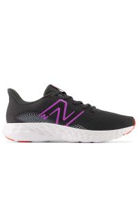 Buty New Balance W411LC3 - czarne. Kolor: czarny. Materiał: materiał, syntetyk. Szerokość cholewki: normalna. Sport: fitness