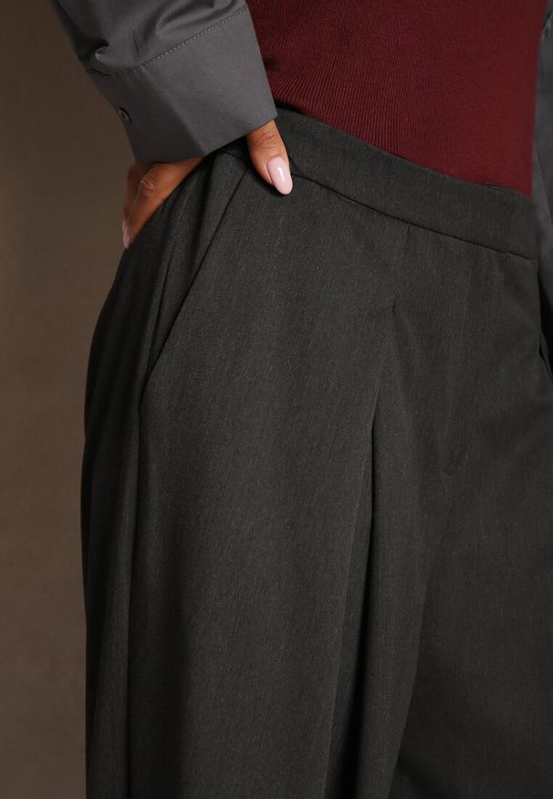Renee - Ciemnoszare Szerokie Spodnie z Wiskozą o Garniturowym Kroju z Zakładkami i Kieszeniami Lobine. Okazja: na co dzień. Kolor: szary. Materiał: wiskoza. Styl: casual, elegancki