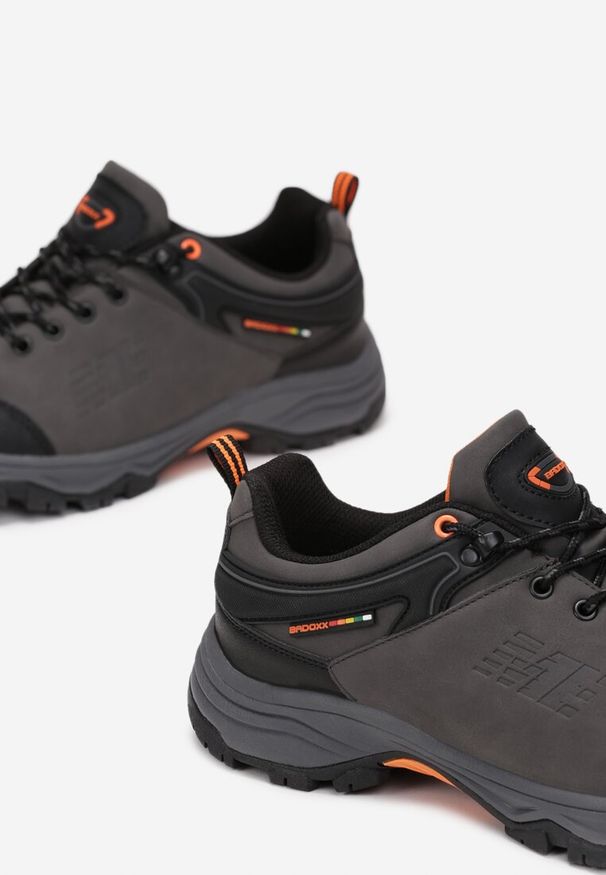 Born2be - Szare Buty Trekkingowe Phinine. Wysokość cholewki: przed kostkę. Nosek buta: okrągły. Zapięcie: sznurówki. Kolor: szary. Materiał: nubuk, syntetyk. Szerokość cholewki: normalna. Sezon: lato. Obcas: na płaskiej podeszwie