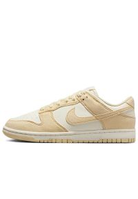 Buty damskie Nike Dunk Low HJ7673-004 - beżowo-białe. Kolor: biały, wielokolorowy, beżowy. Materiał: zamsz, skóra, syntetyk, guma. Szerokość cholewki: normalna. Sezon: lato